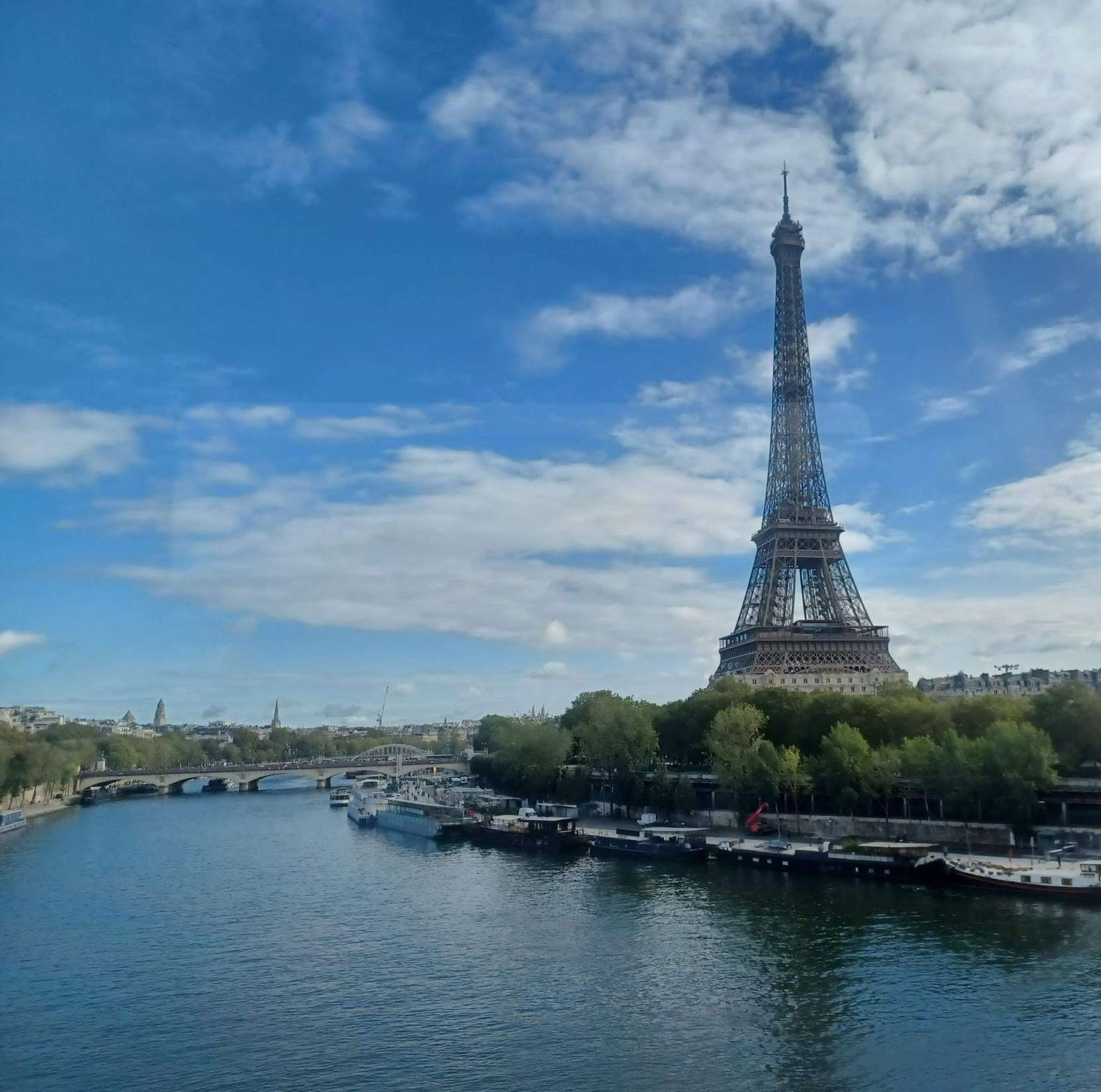 Paris Boat Tour Eiffel Tower