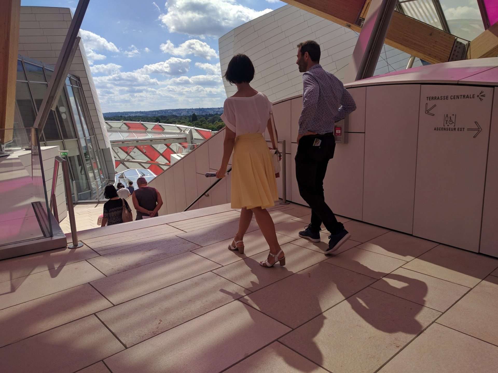 make friends in Paris