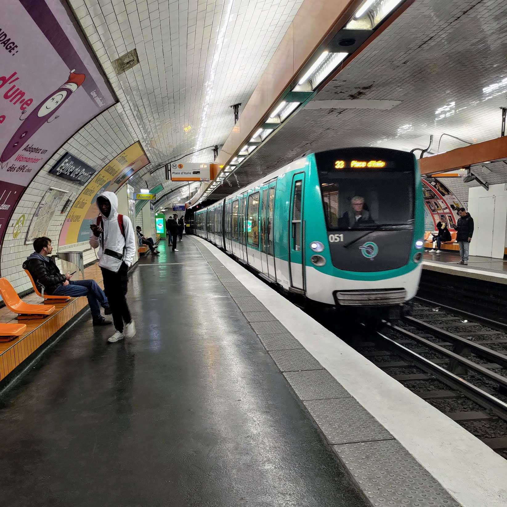 Metro line 5 Paris