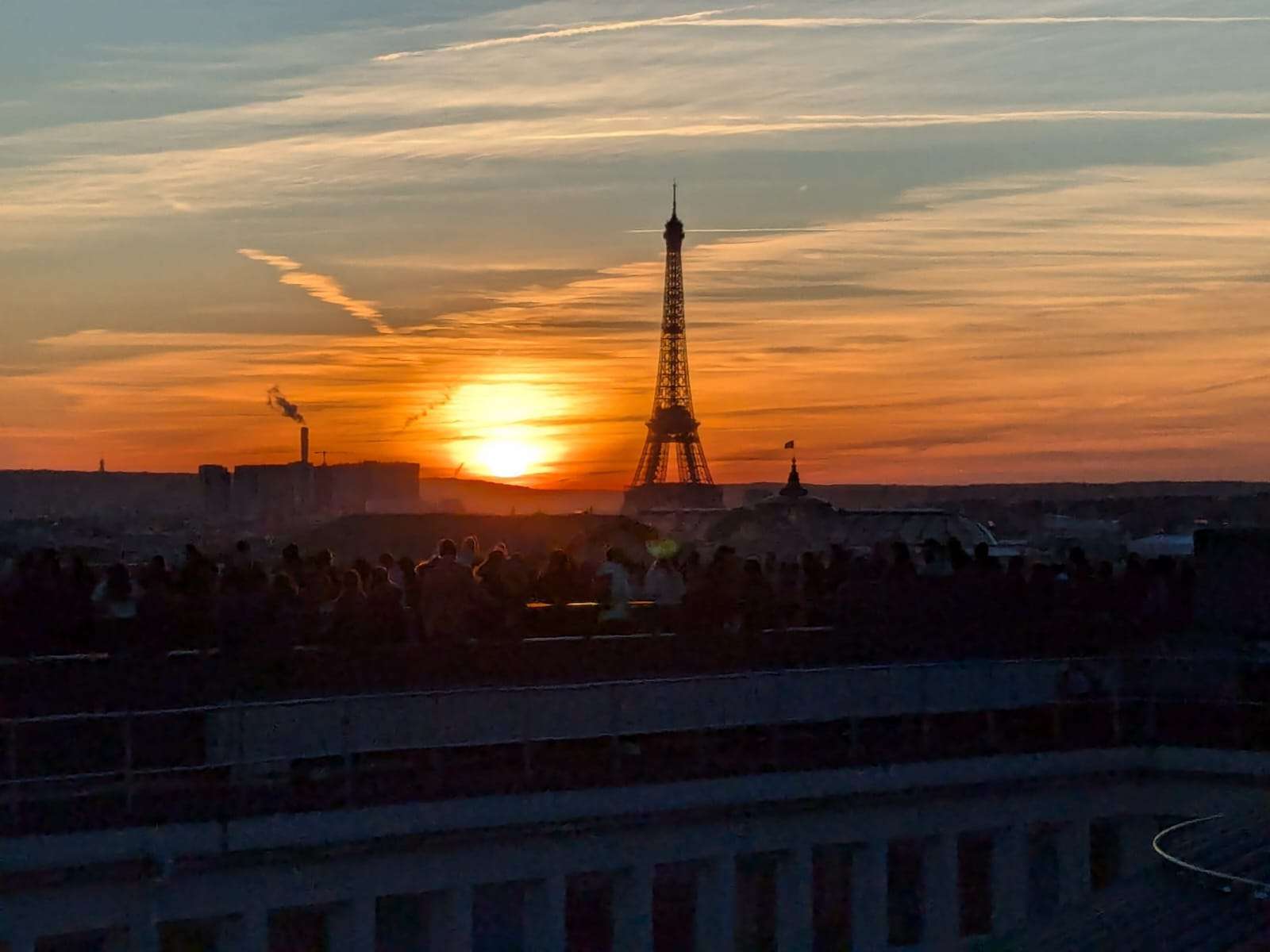 Breathtaking Free Vistas of the Eiffel Tower